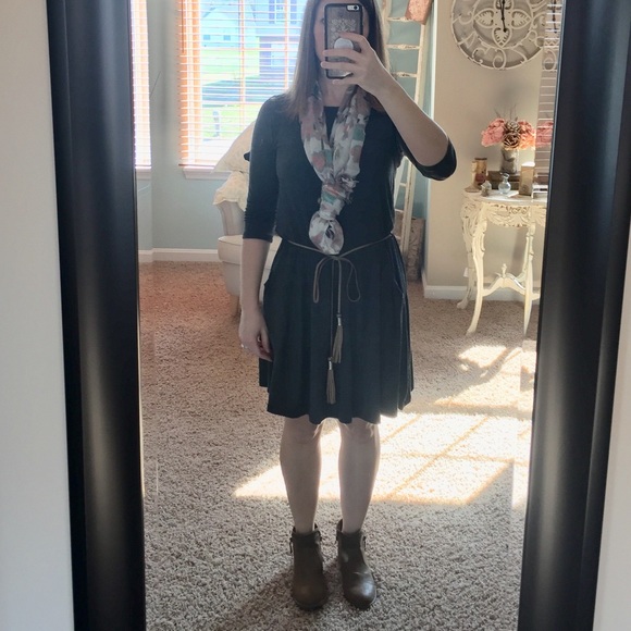 3/4th Sleeve, Grey Belted Dress w/Pockets - Picture 5 of 8